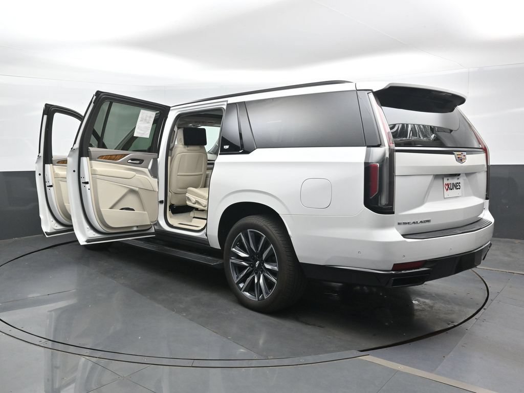 Used 2024 Cadillac Escalade ESV Sport Platinum AWD/4WD image 50