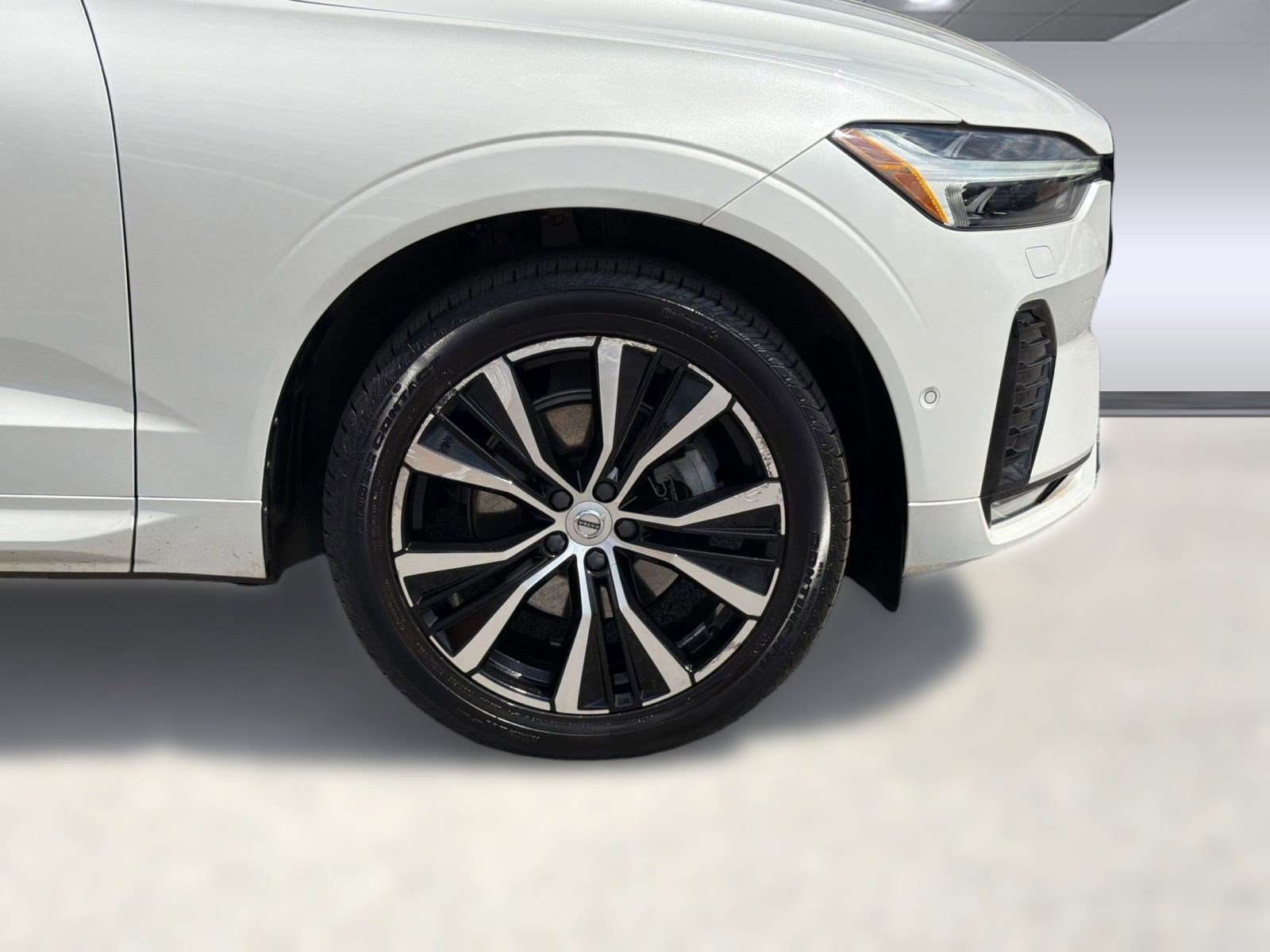 Certified 2023 Volvo XC60 B5 Plus w/ Climate Package FWD image 11