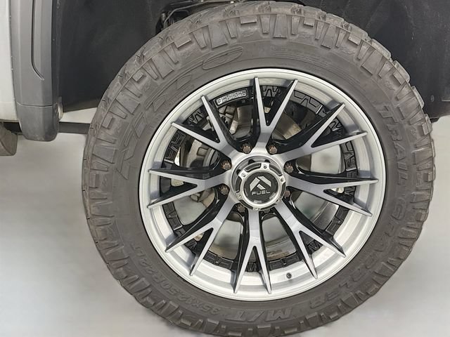 Used 2025 GMC Sierra 2500 AT4X AWD/4WD image 38