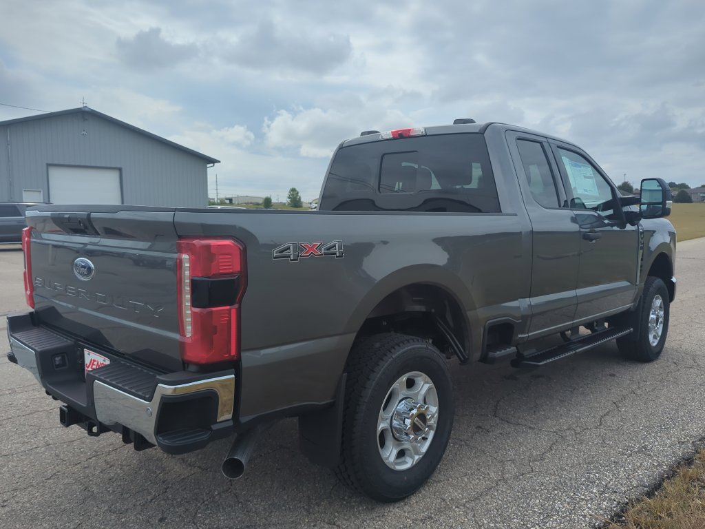 New 2026 Ford F350 XLT image 7