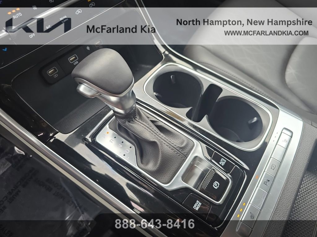 Used 2023 Kia Carnival EX image 26