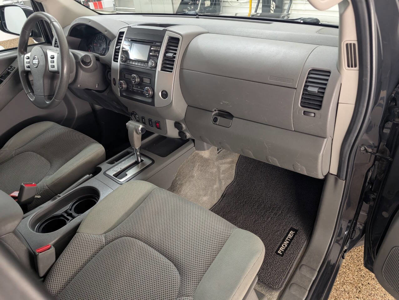 Used 2013 Nissan Frontier SV image 19