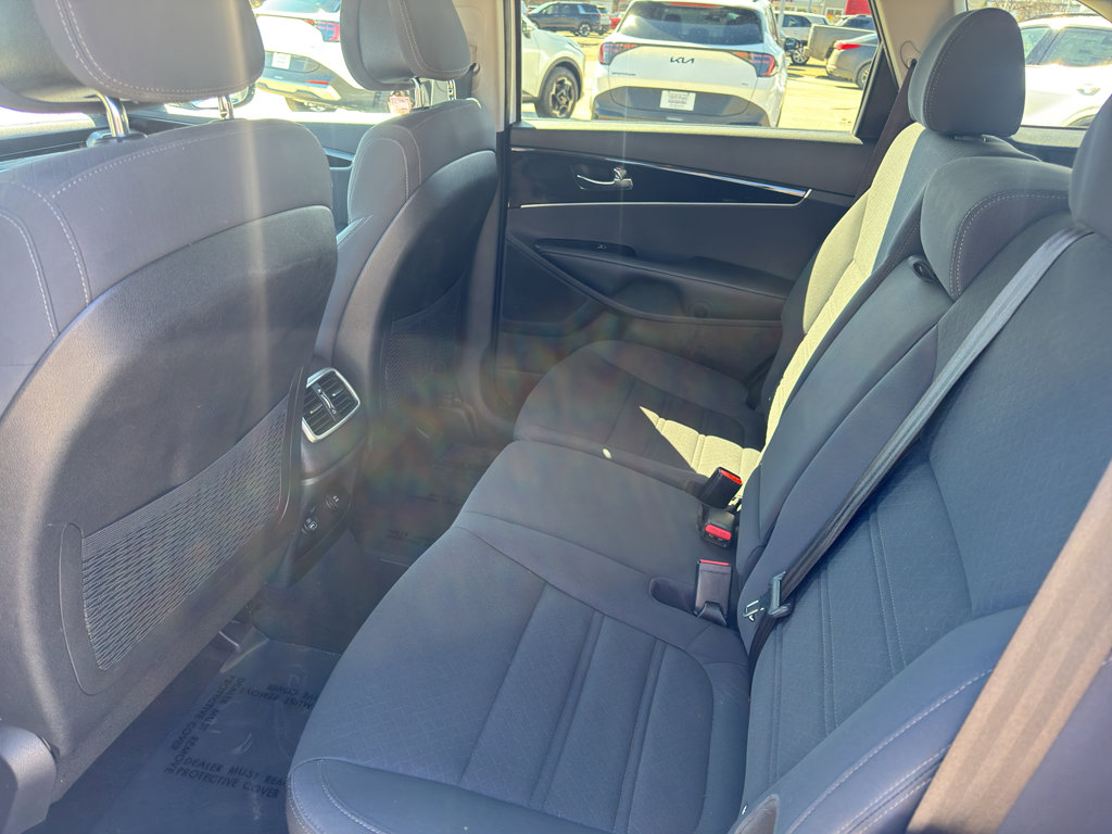 Used 2016 Kia Sorento LX w/ LX Convenience Package image 12