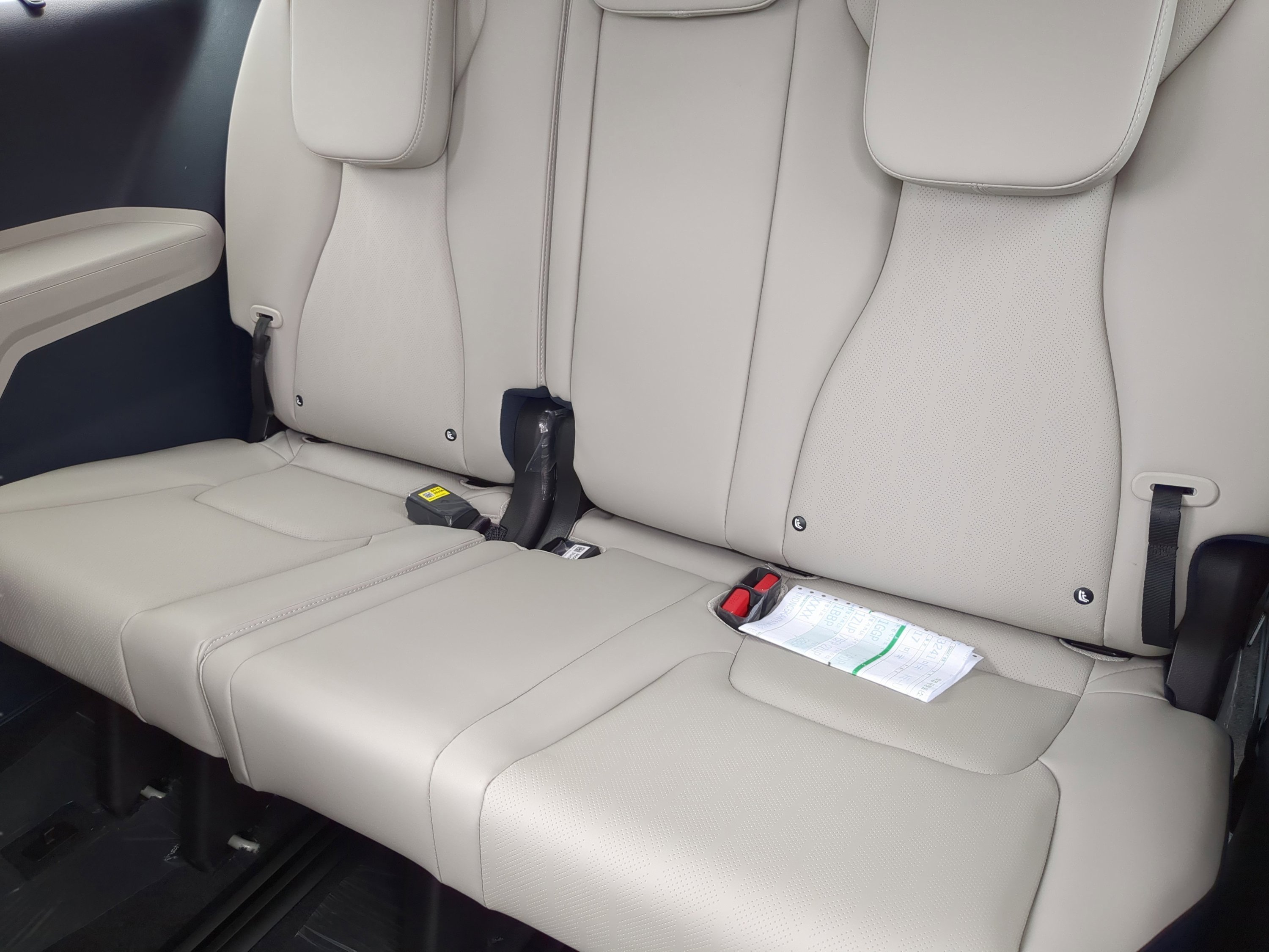 New 2026 Kia Carnival EX FWD image 28