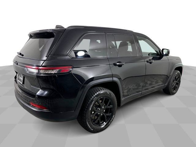 Used 2024 Jeep Grand Cherokee Altitude AWD/4WD image 8
