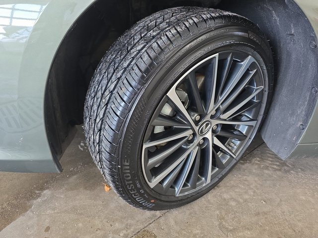 Certified 2025 Lexus ES 300h w/ Premium Package image 31