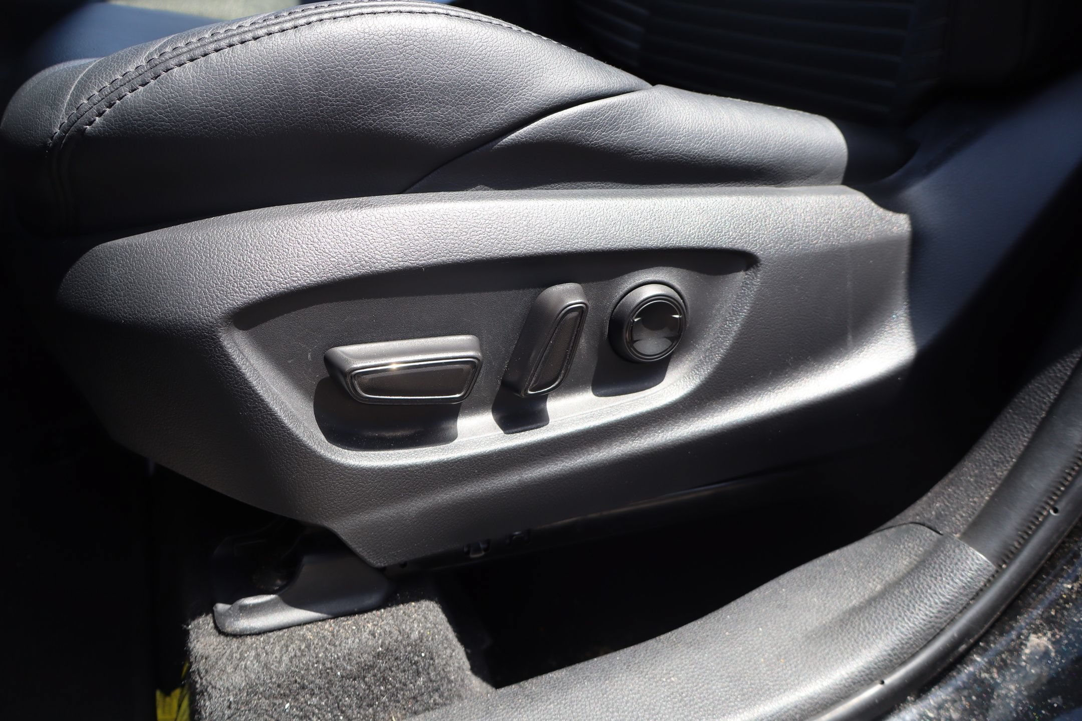 Used 2025 Toyota Corolla Cross AWD Hybrid w/ Convenience Package image 13