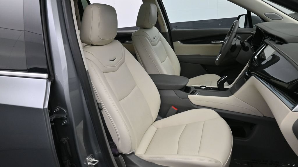 Certified 2024 Cadillac XT6 Premium Luxury FWD image 17