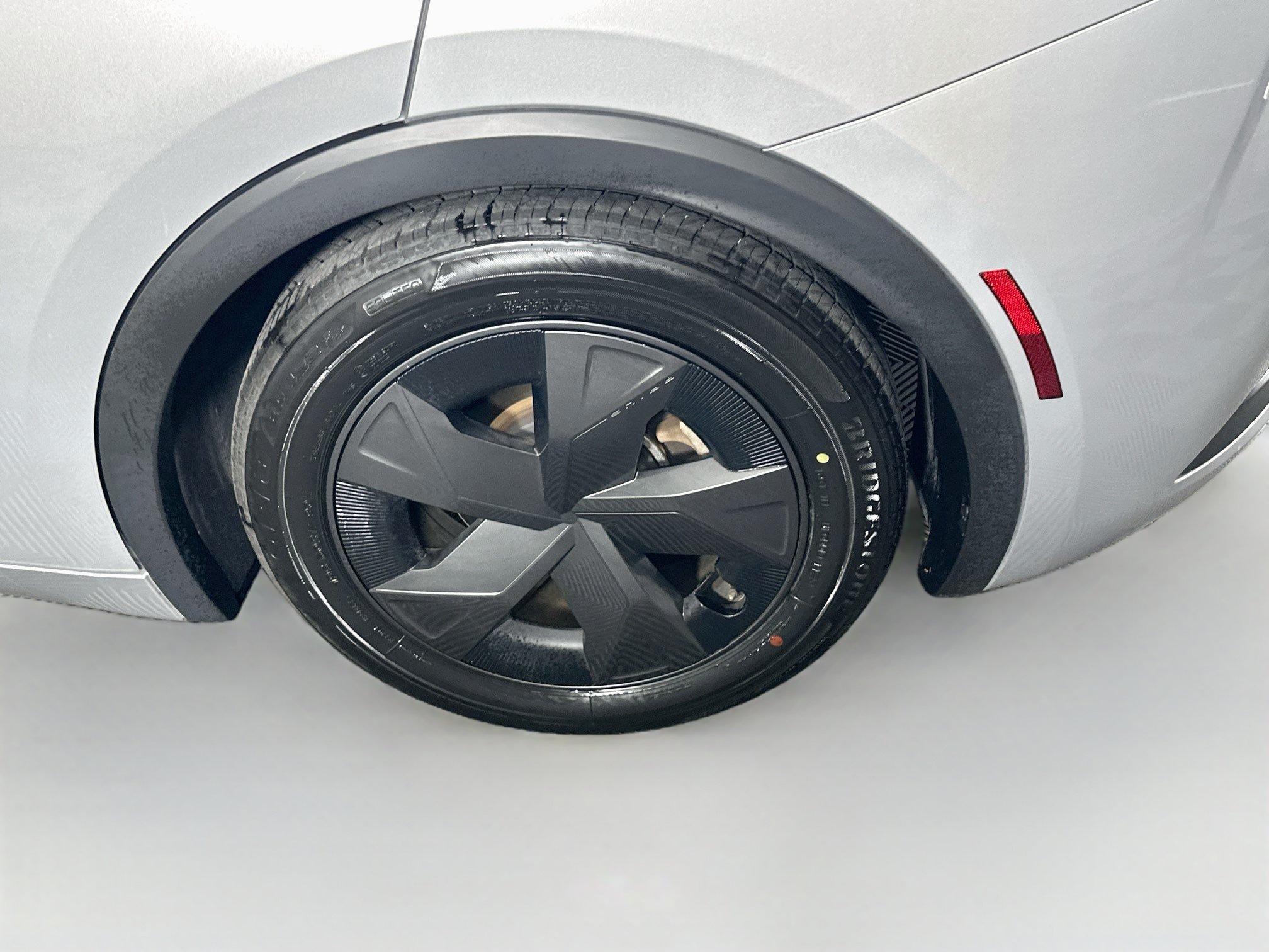 Used 2025 Toyota Prius LE FWD image 7