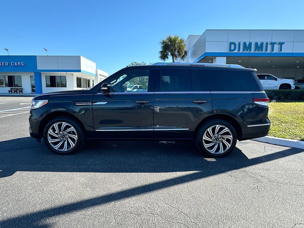 Used 2023 Lincoln Navigator Reserve image 9