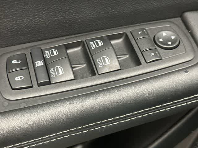 Used 2025 Chrysler Pacifica Select FWD image 20