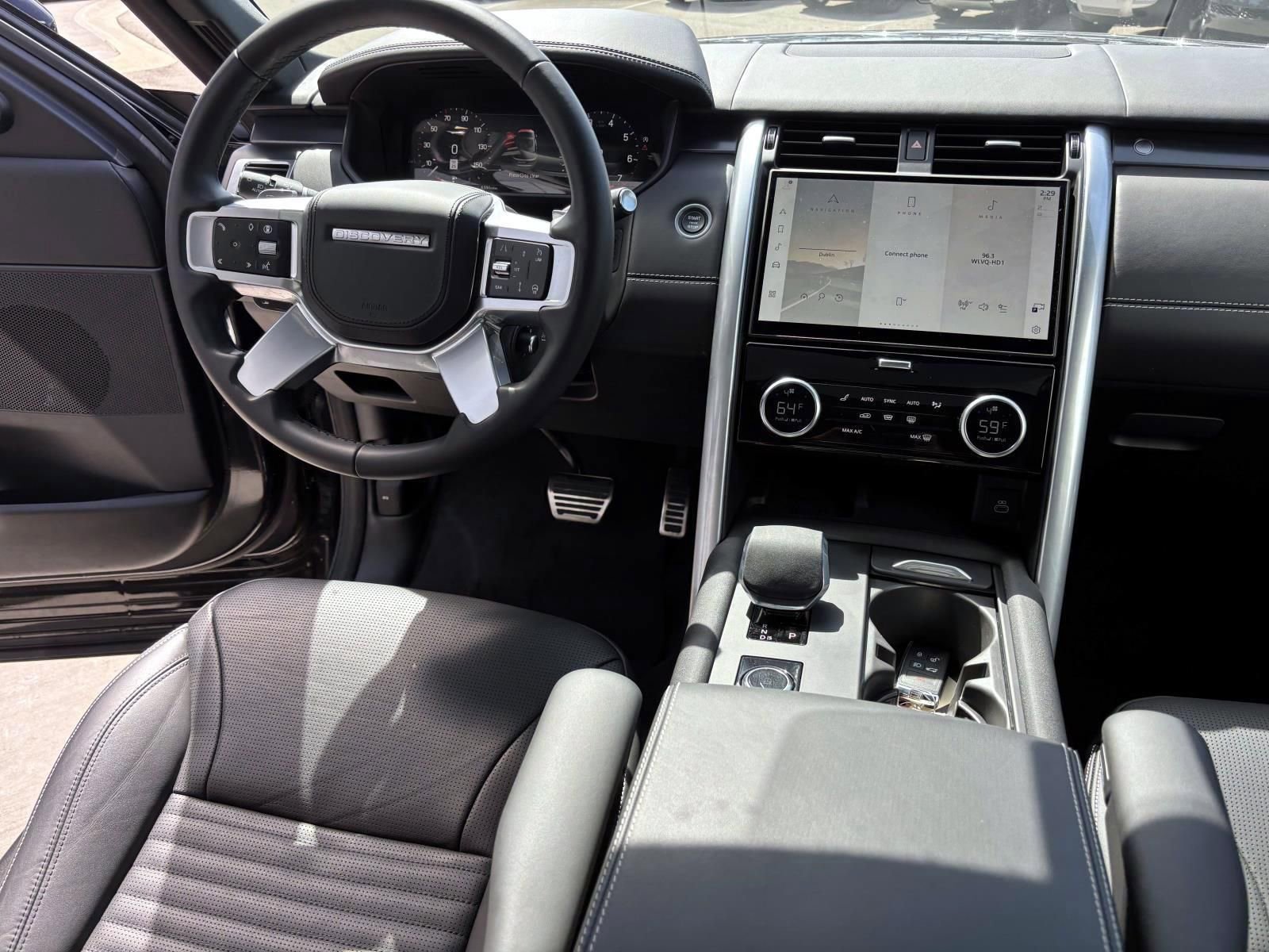 Used 2025 Land Rover Discovery Metropolitan Edition AWD/4WD image 25