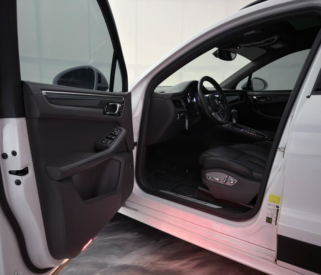 Used 2018 Porsche Macan GTS w/ Premium Package Plus image 17