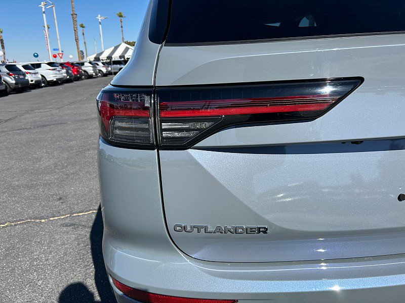 New 2026 Mitsubishi Outlander SE FWD image 32