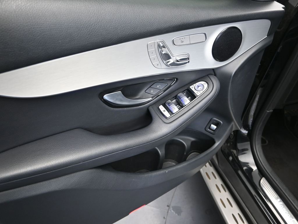 Used 2021 Mercedes-Benz GLC 300 image 11