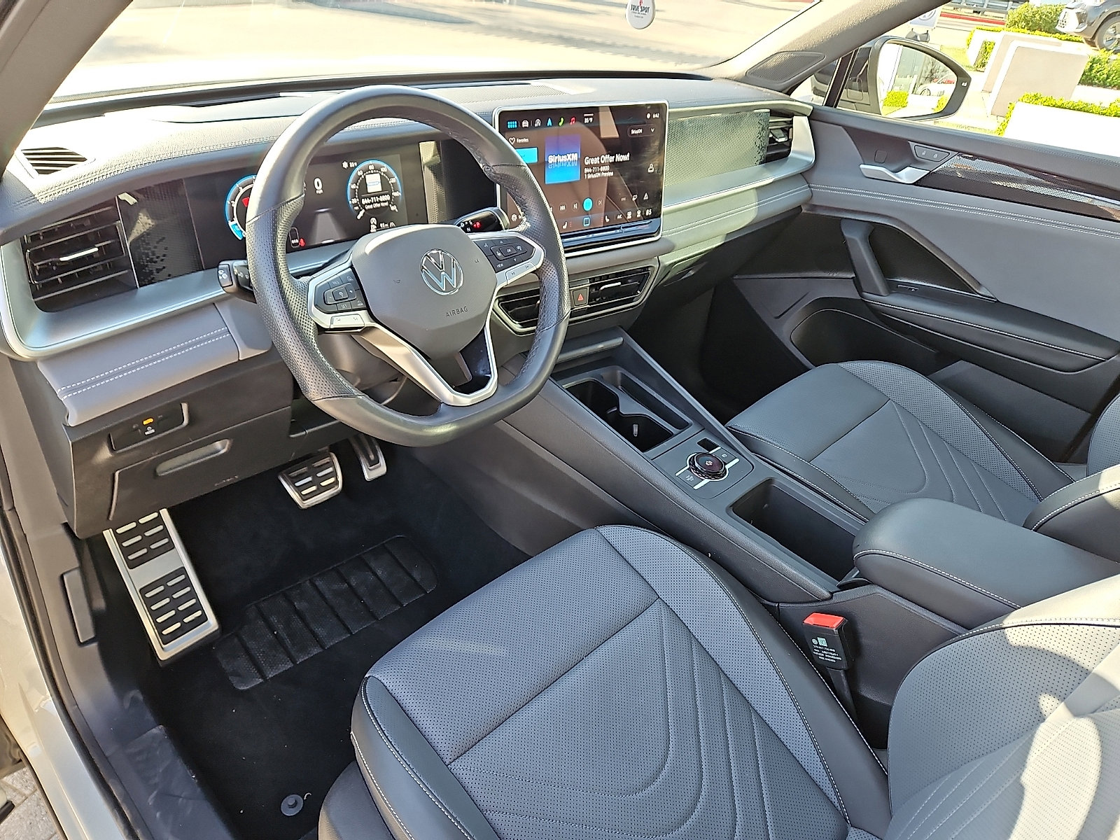 Certified 2025 Volkswagen Tiguan SE R-Line image 11