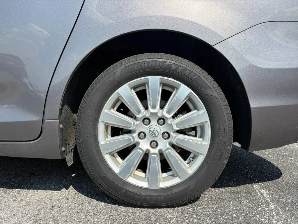 Used 2017 Toyota Sienna XLE Premium AWD/4WD image 30