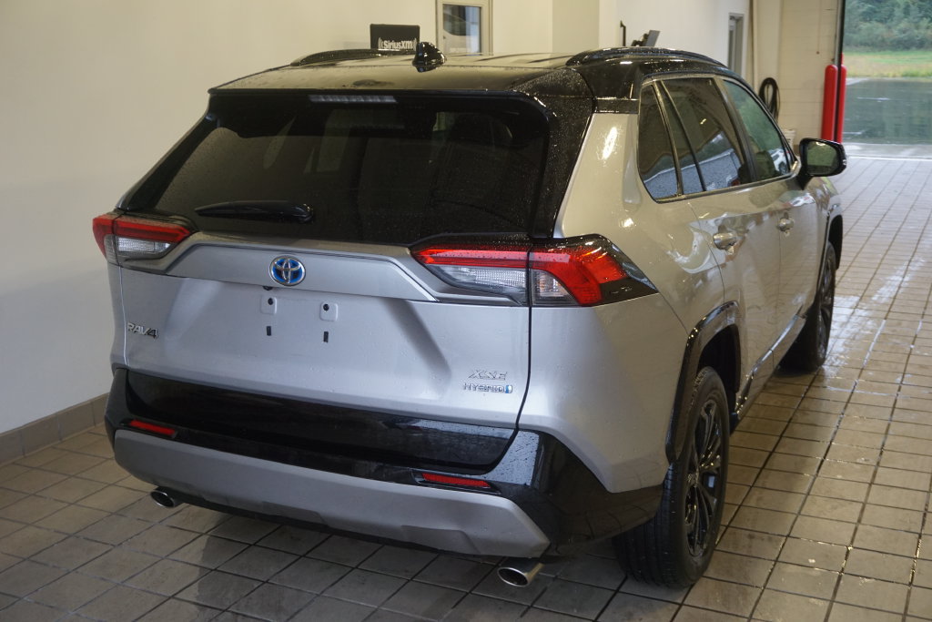 Used 2023 Toyota RAV4 XSE w/ XSE Grade Weather Package AWD/4WD image 15