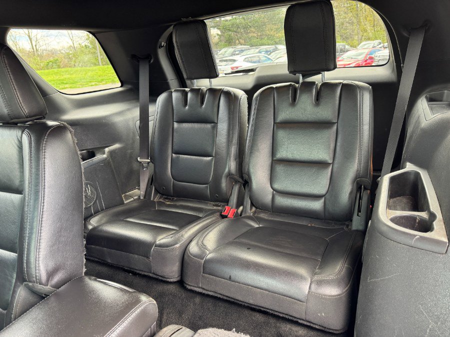 Used 2014 Ford Explorer XLT w/ Equipment Group 202A AWD/4WD image 17