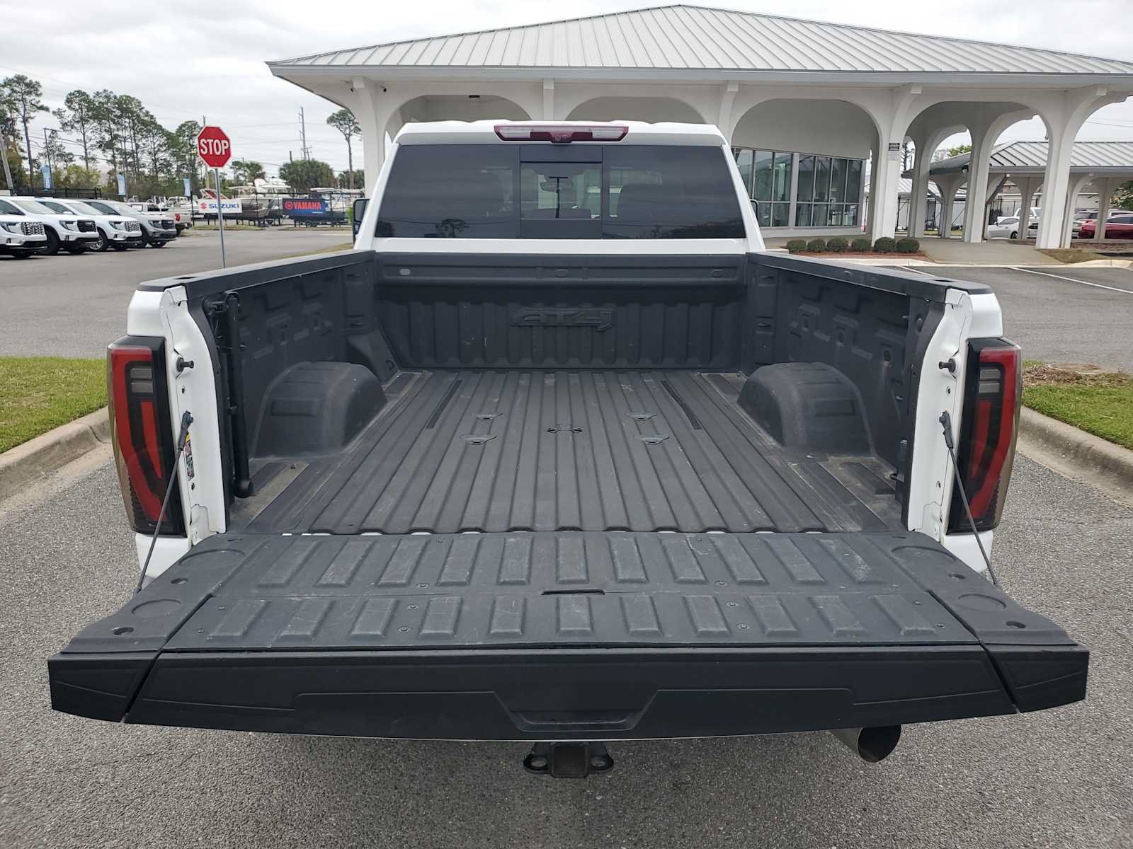 Used 2024 GMC Sierra 2500 AT4 w/ AT4 Premium Plus Package AWD/4WD image 5