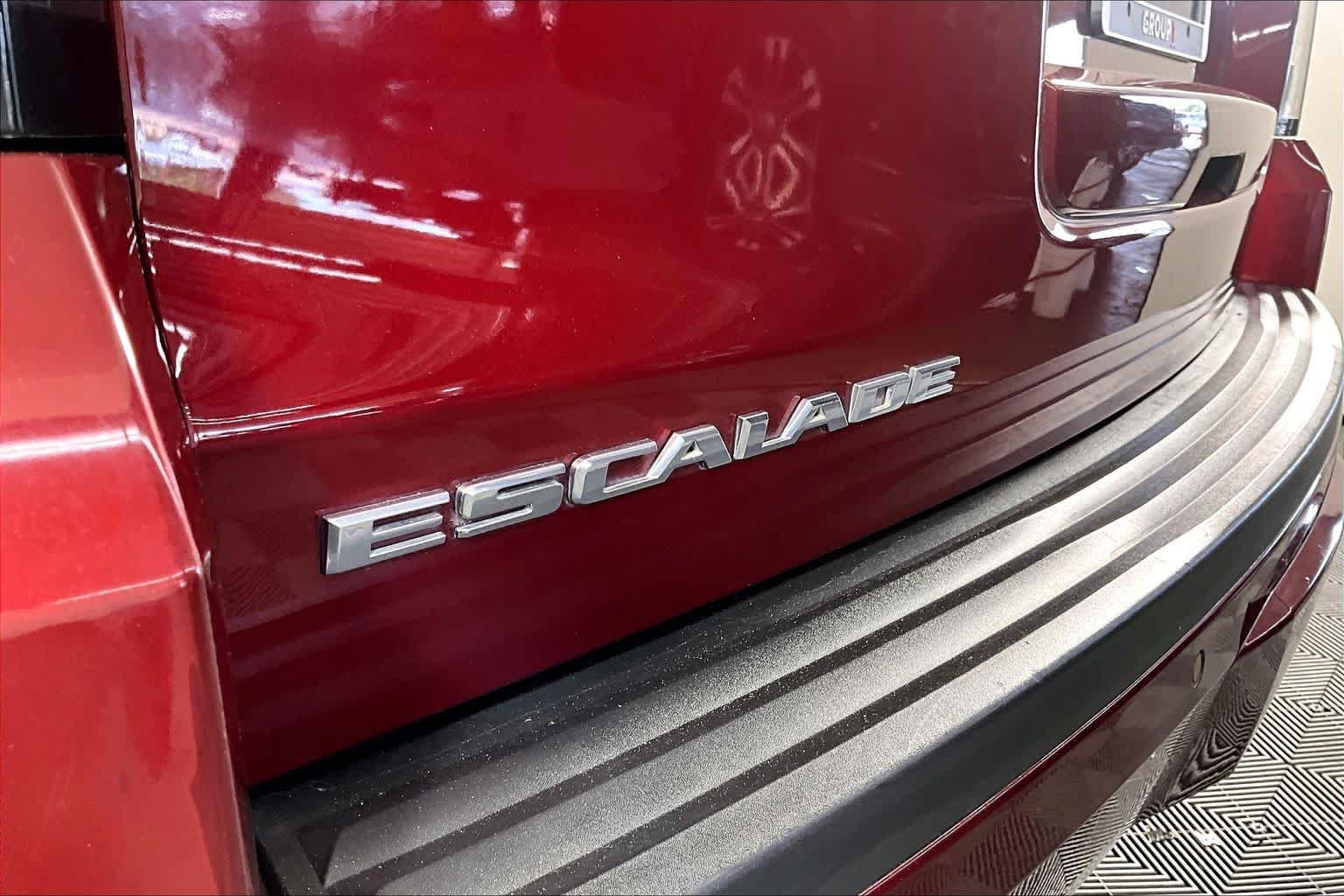 Used 2018 Cadillac Escalade Premium Luxury AWD/4WD image 29