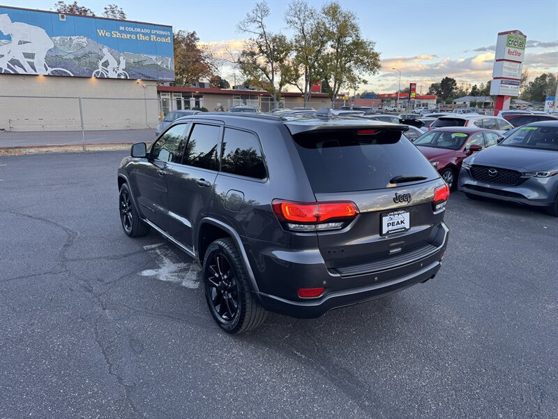 Used 2017 Jeep Grand Cherokee Altitude AWD/4WD image 5