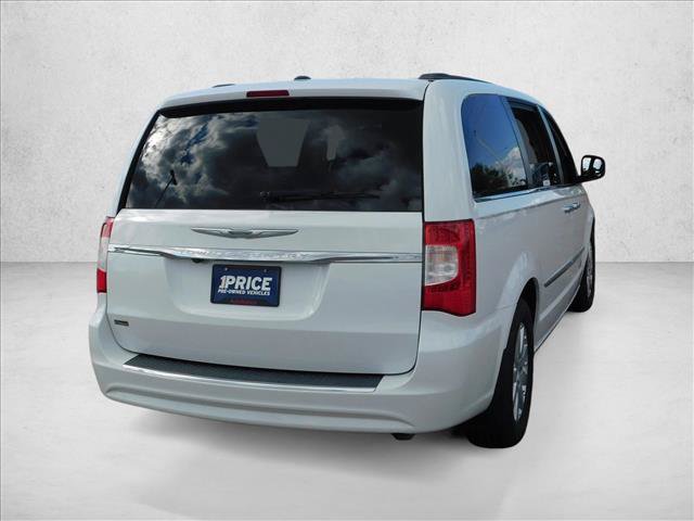 Used 2014 Chrysler Town & Country Touring FWD image 9