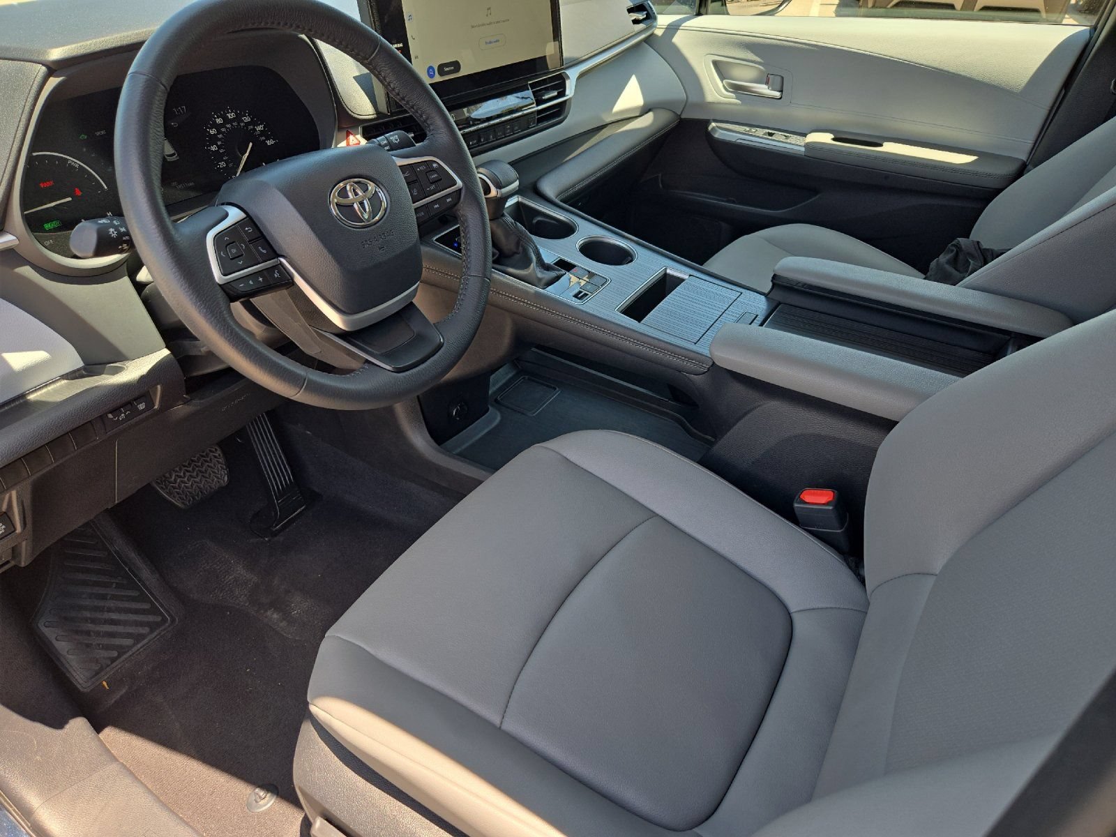 Certified 2026 Toyota Sienna XLE FWD image 9