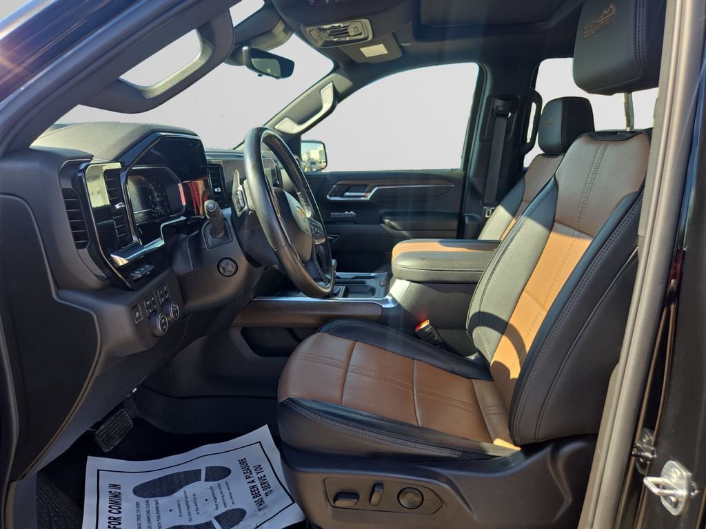Used 2024 Chevrolet Silverado 1500 High Country w/ Technology Package AWD/4WD image 11