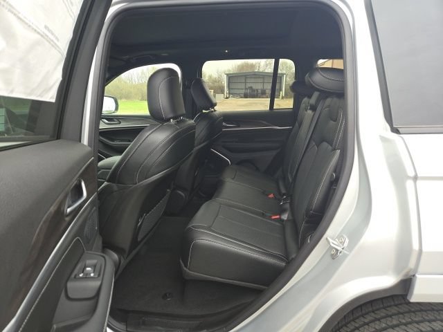 New 2026 Jeep Grand Cherokee Limited AWD/4WD image 8