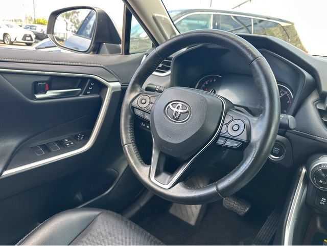 Used 2021 Toyota RAV4 Limited FWD image 24
