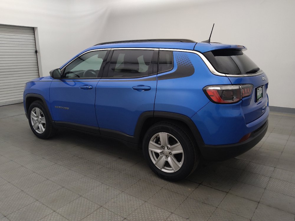Used 2022 Jeep Compass Latitude w/ Mopar Graphics Package FWD image 3