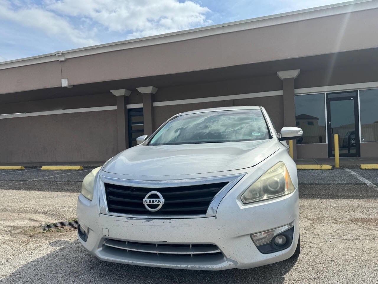 Used 2014 Nissan Altima 2.5 SV w/ Convenience Package image 3