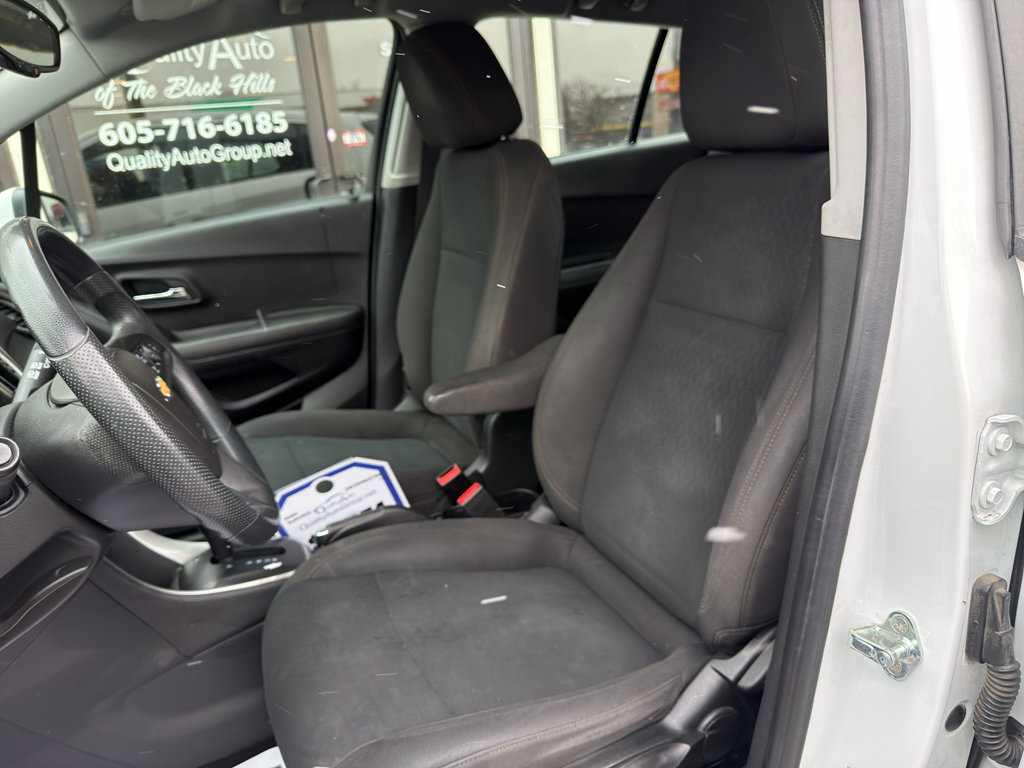 Used 2018 Chevrolet Trax LS AWD/4WD image 16