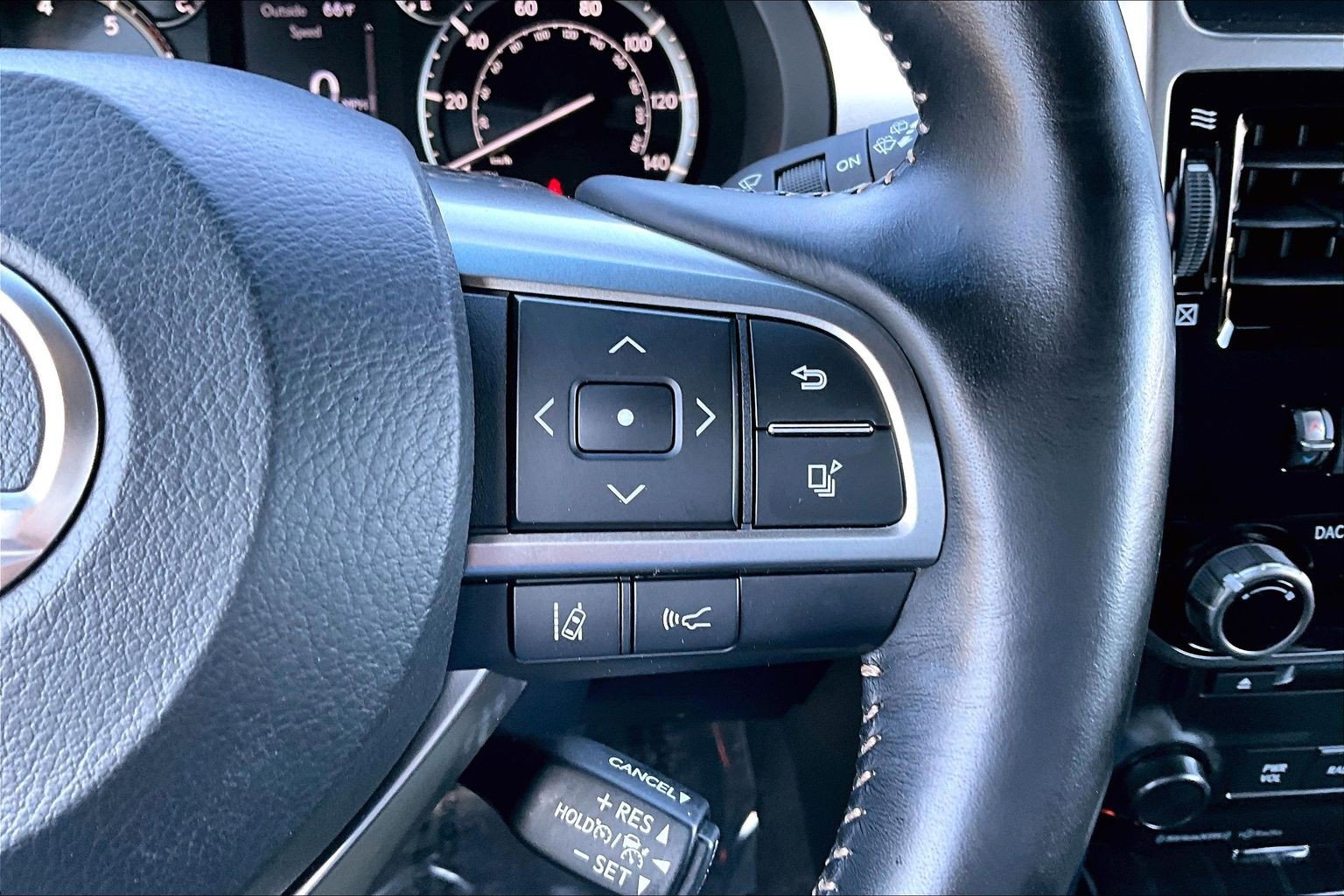 Used 2022 Lexus GX 460 Premium w/ Premium Plus Package AWD/4WD image 17