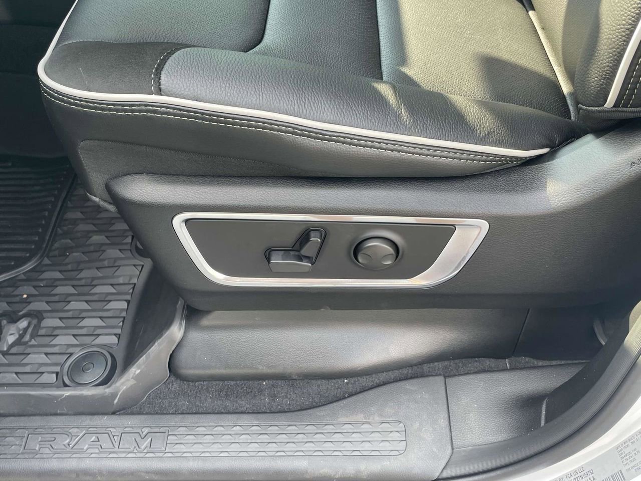 New 2026 RAM 1500 Laramie AWD/4WD image 27