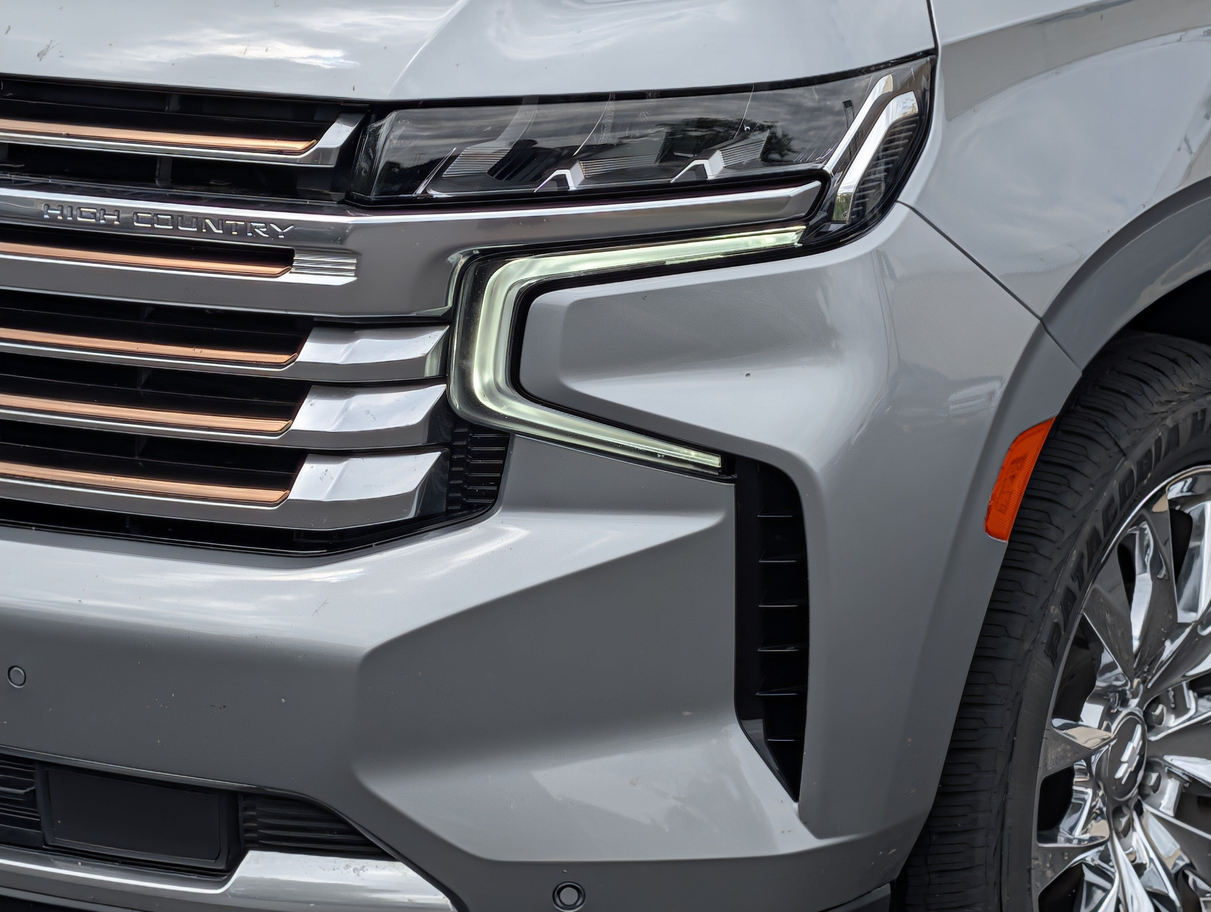 Used 2023 Chevrolet Suburban High Country w/ LPO, Illumination Package AWD/4WD image 16