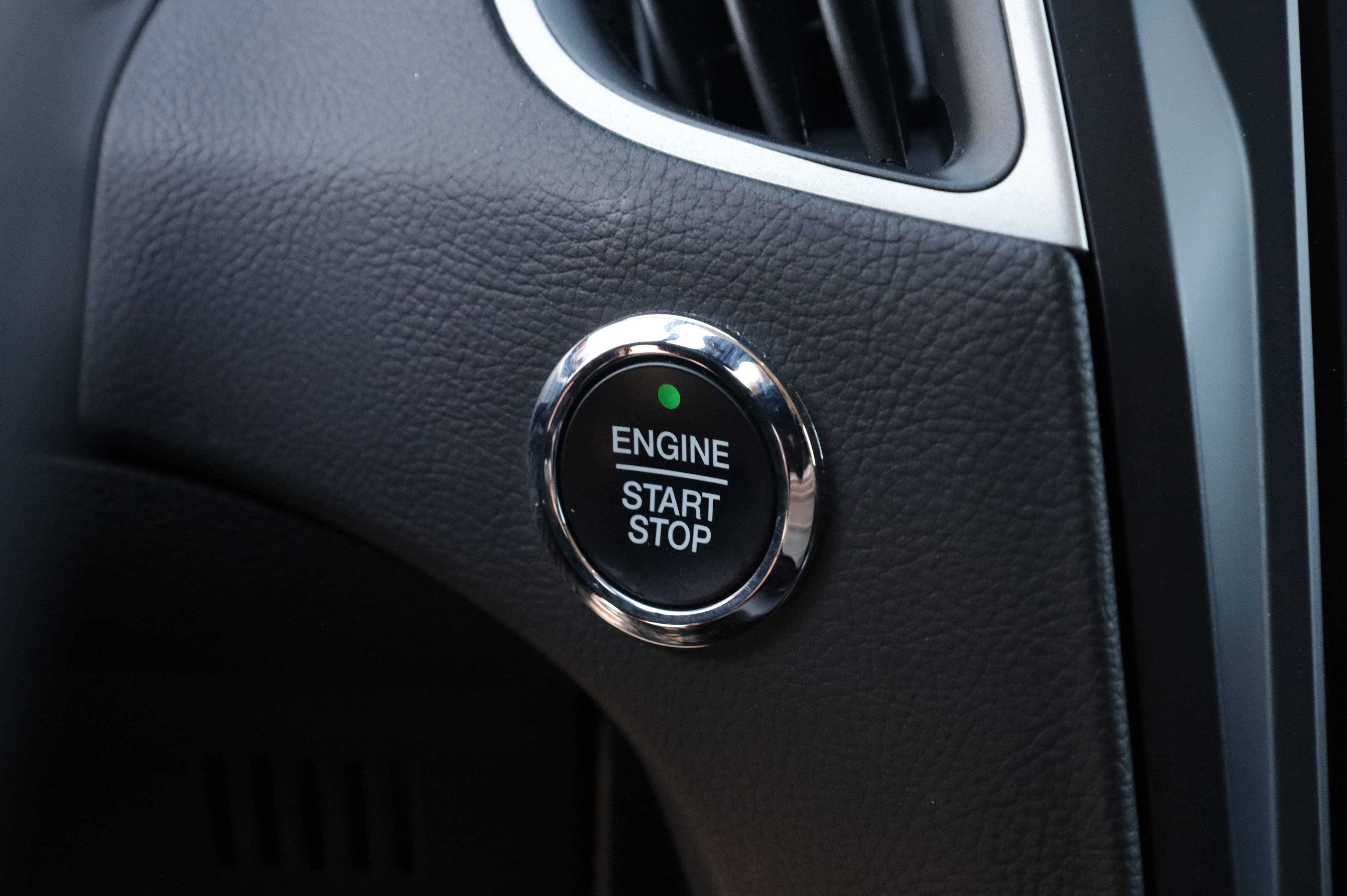 Used 2024 Ford Edge SEL image 9