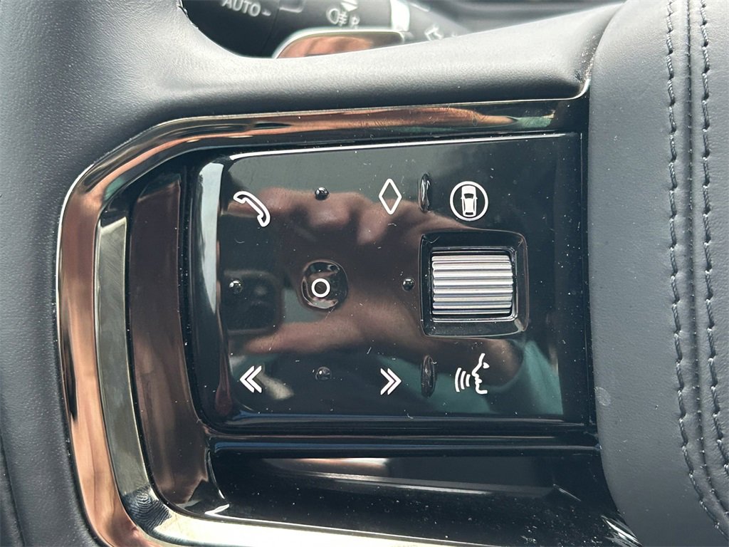 Used 2025 Land Rover Range Rover Velar Dynamic SE image 37