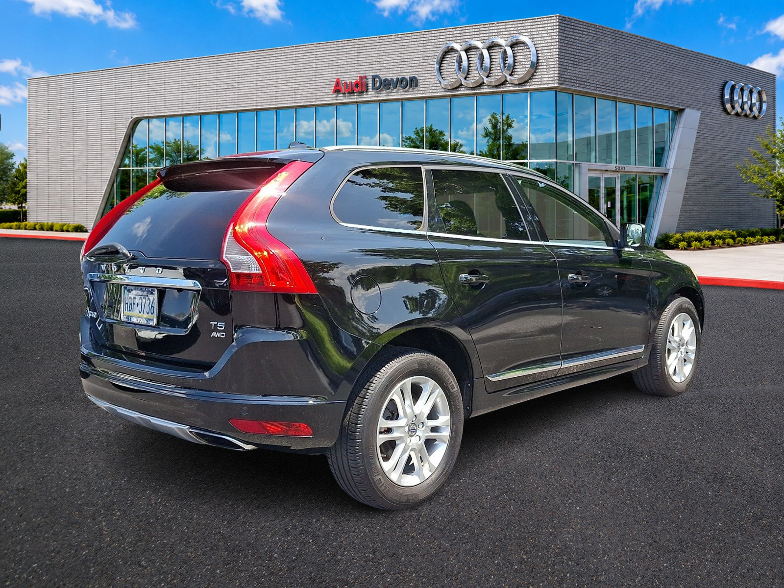 Used 2015 Volvo XC60 T5 Platinum w/ Climate Package AWD/4WD image 6