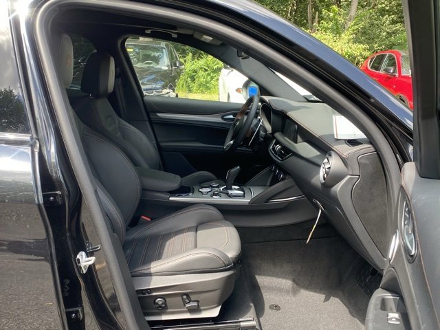 New 2025 Alfa Romeo Stelvio Sprint image 40