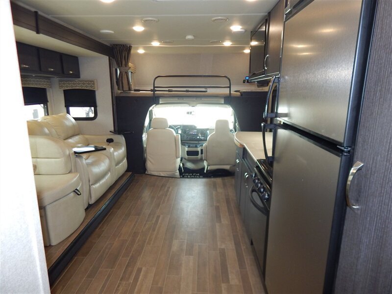 Used 2018 Ford E-450 and Econoline 450 Super Duty w/ Motorhome Prep Package RWD image 49