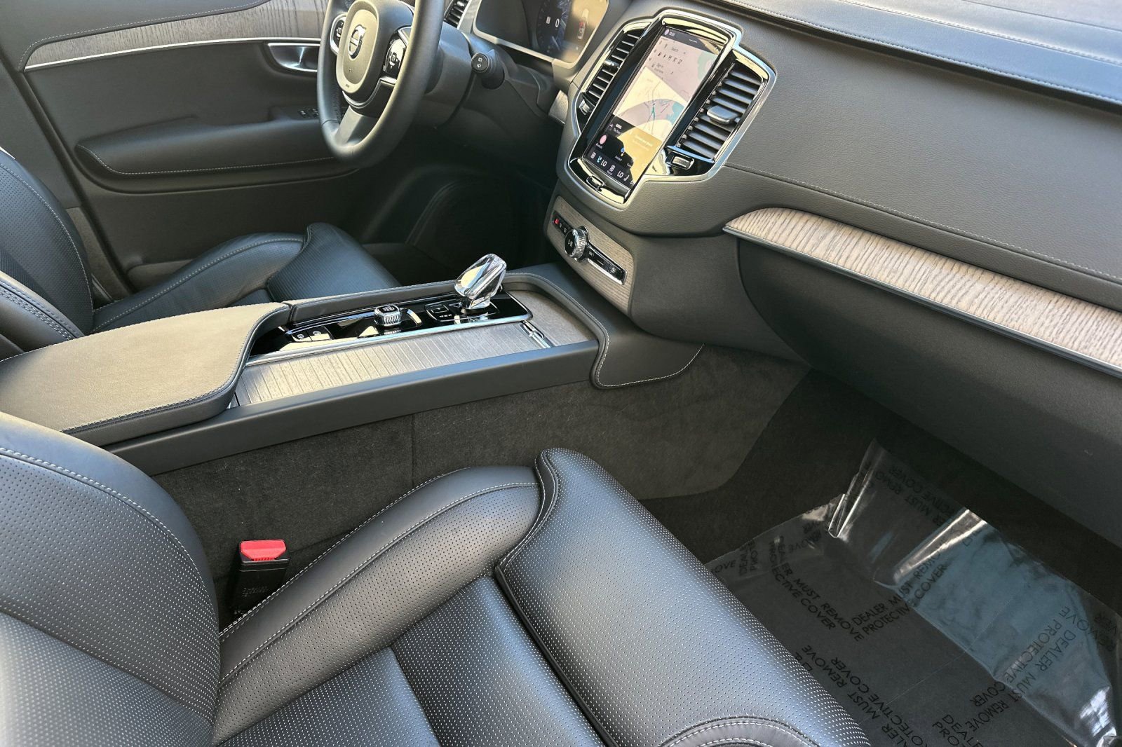 Used 2024 Volvo XC90 T8 Ultimate w/ Protection Package image 19