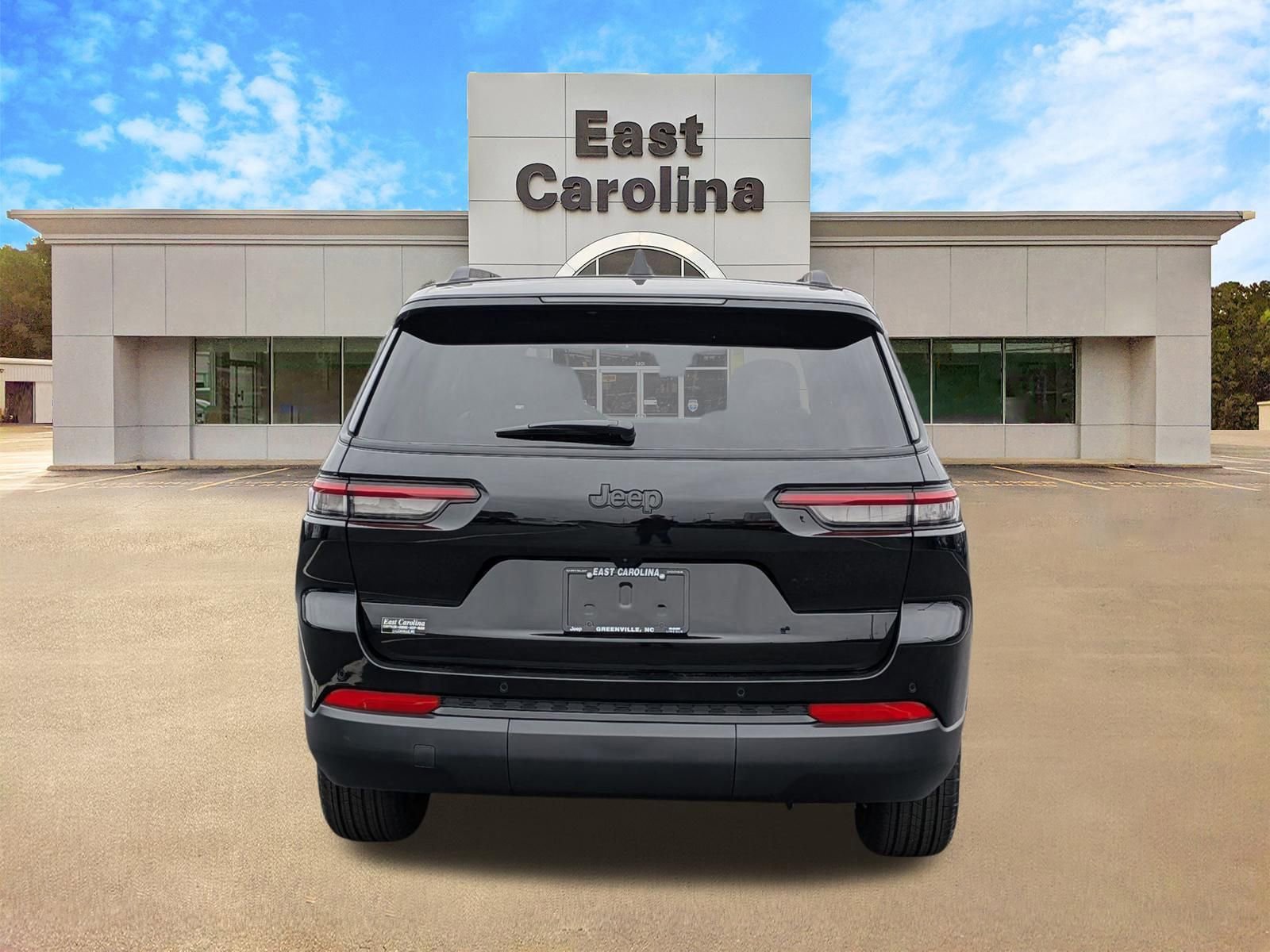 Used 2025 Jeep Grand Cherokee L Altitude RWD image 4