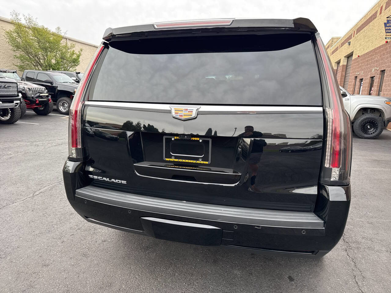 Used 2018 Cadillac Escalade Platinum AWD/4WD image 19