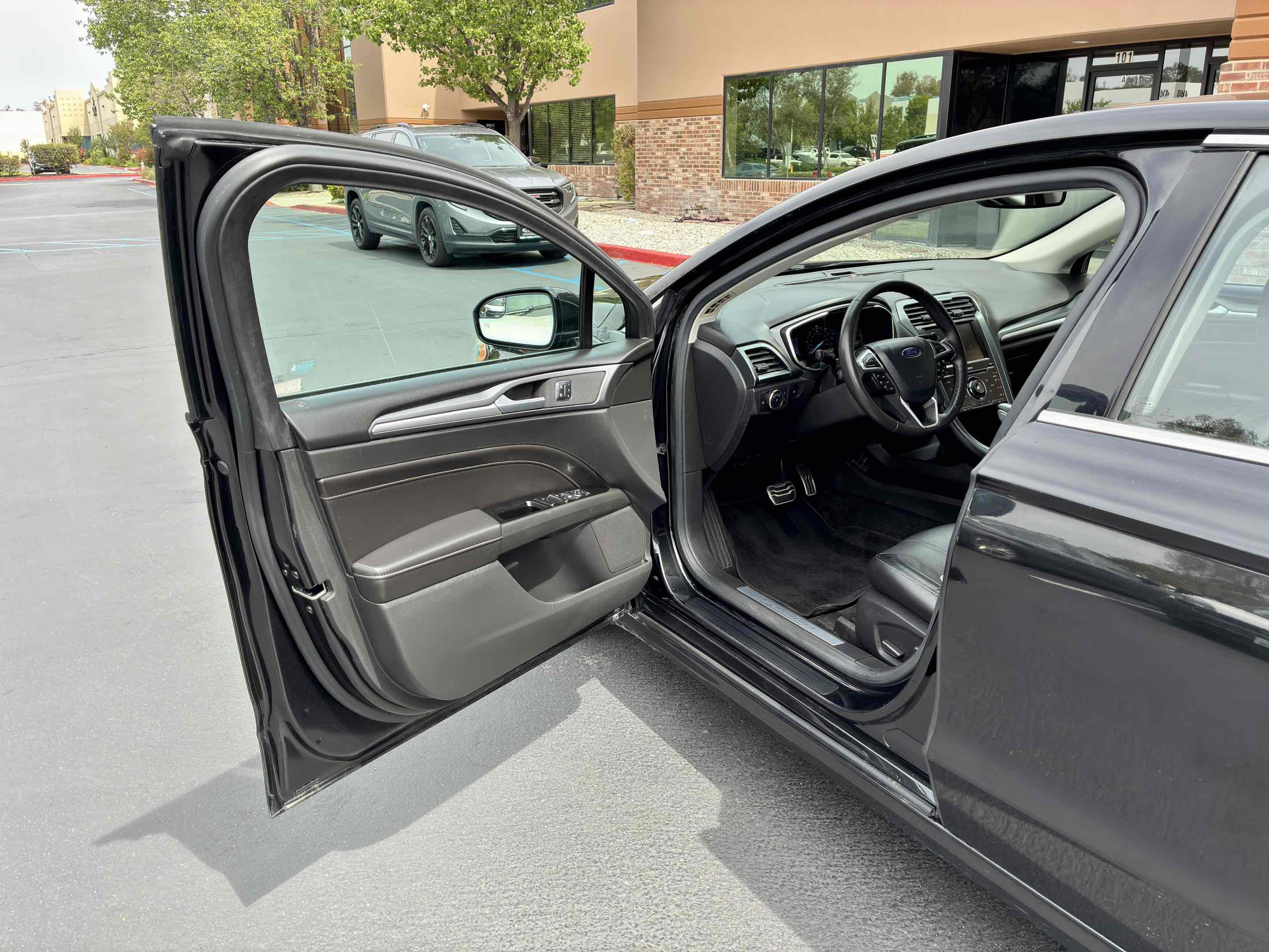 Used 2015 Ford Fusion Energi Titanium image 29