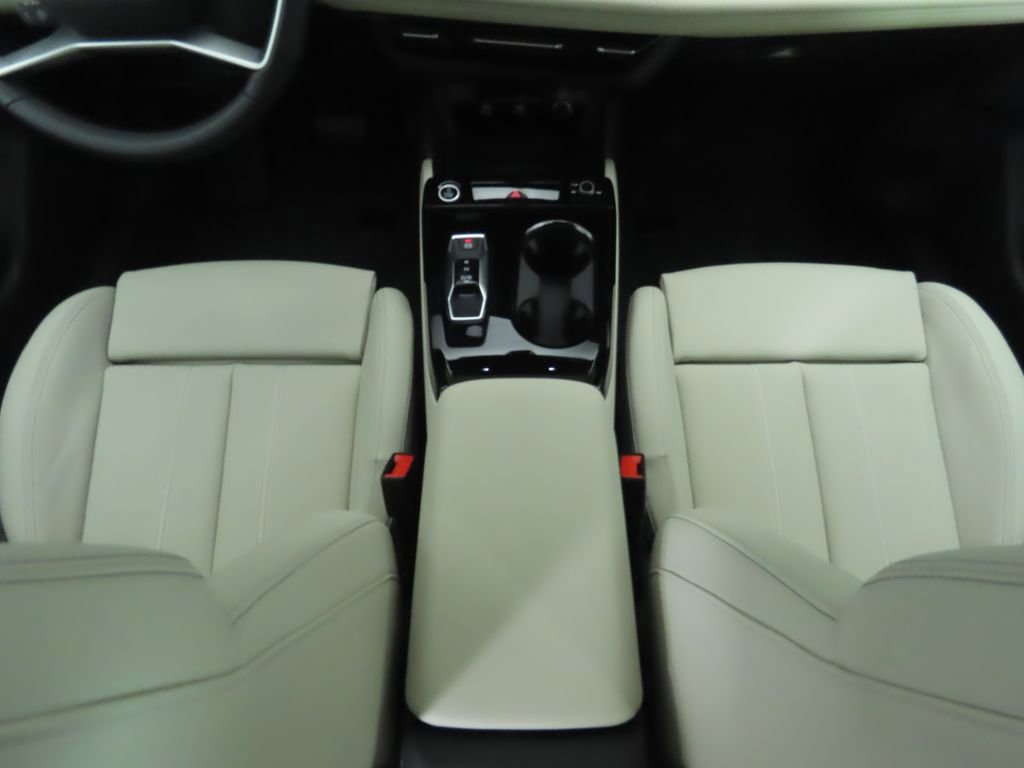 Used 2025 Audi A6 e-tron Premium Plus w/ Premium Plus image 18