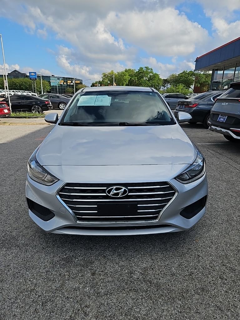 Used 2021 Hyundai Accent SE FWD image 2