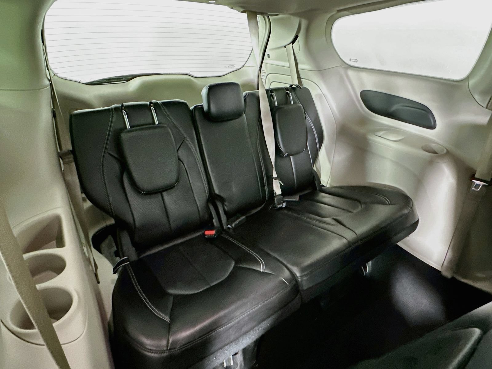 Used 2023 Chrysler Pacifica Touring-L FWD image 27