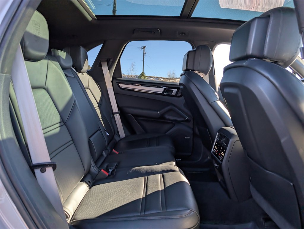 Used 2022 Porsche Cayenne Platinum Edition image 20